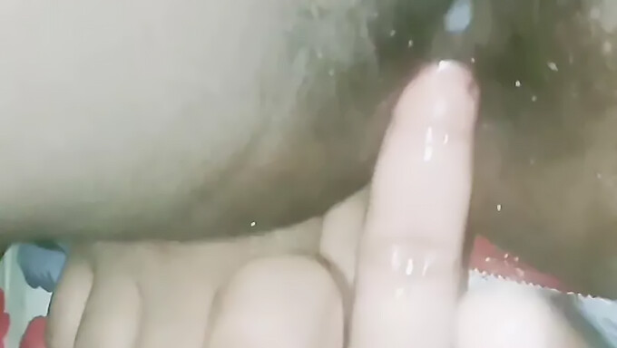 Gadis Desi Muda Meneroka Jari Anal Selepas Sekolah