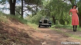 Bonnie I Clyde Wracają Po Intensywnym Seksie Grupowym Z Trzecim Uczestnikiem.