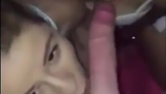 Amateurpaar Teilt Sich Einen Blowjob