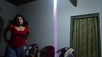 Olgun Bir Sri Lankalı Kadın, Ev Yapımı Bir Videoda Eşine Oral Seks Yapıyor