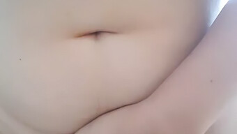 Faphouse用震动棒呈现美丽的拉丁美女的独奏游戏