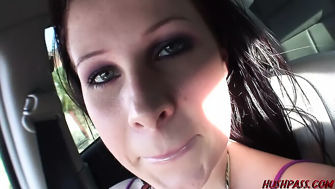 Gianna Michaels, La Plantureuse, Fait Une Fellation Dans Une Camionnette Avant De Se Faire Baiser Fort