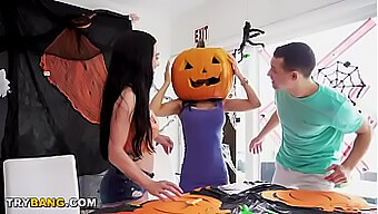 Mostohaanyu Tia Cyrus Egy Vidám Halloween Csínytevésben