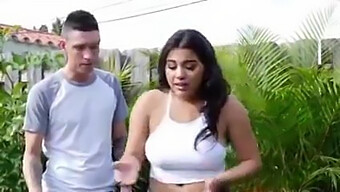 Deliciada Publicamente Em Atividade Sexual Com A Amiga Da Minha Irmã No Parque