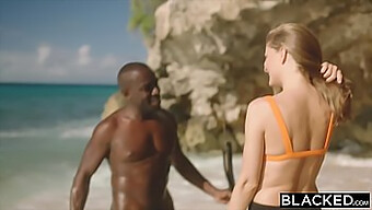 Afrikanisch-Amerikanerin Hat Spontanen Sex Im Urlaub