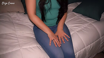 Teen Sex Party: 18-Year-Old Indian Girl Flaunts Her Big Ass