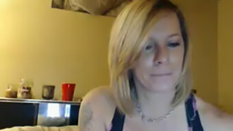 Stunning Webcam Performer And Experienced Milf In Action