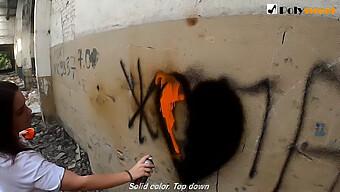 Erotické Graffiti Umenie Vedie K Vášnivému Sexu S Výstrekom Na Tvári