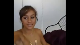 A Beleza Samoana Se Diverte Na Webcam.